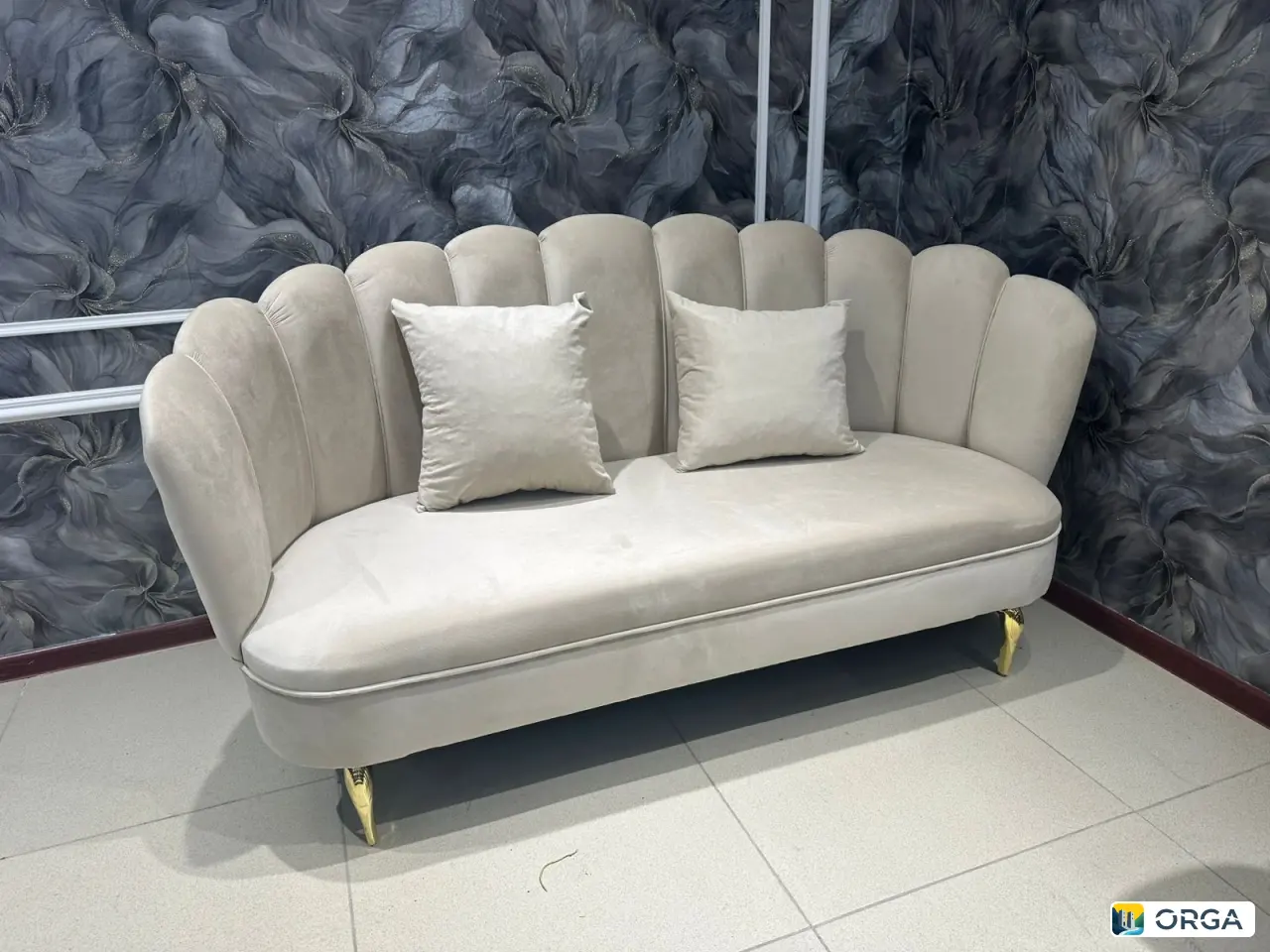 Диван ракушка, длина 1.65 м, ширина 75 см, сидушка 1.45 м на 60 см