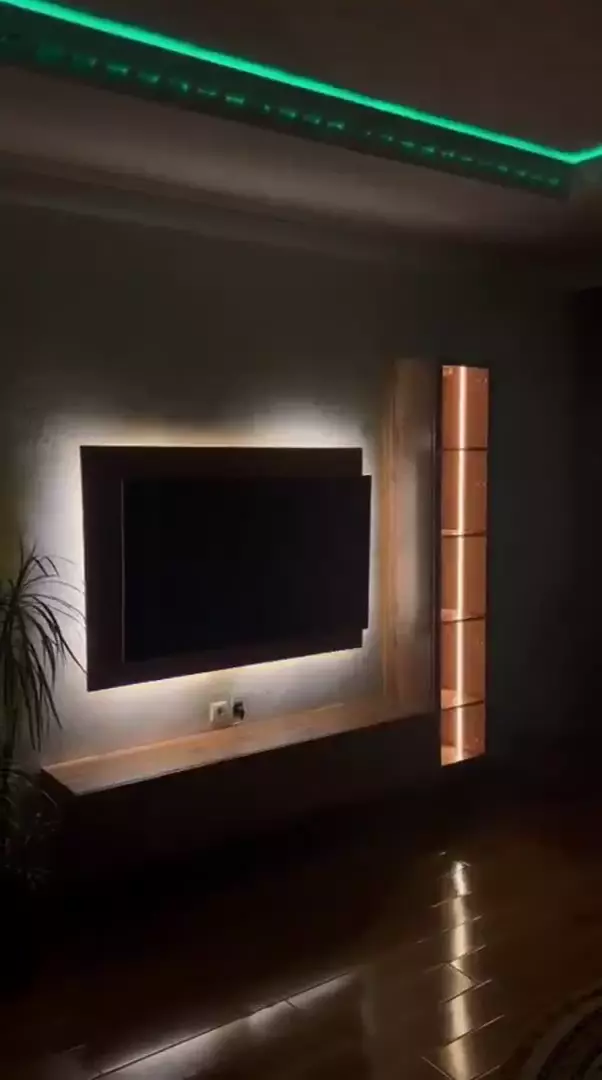 Тумба подвесная Лофт 180/36/30 с витриной, фальш панелью, фурнитурой Белуччи, корпусом EGGER, подсветкой