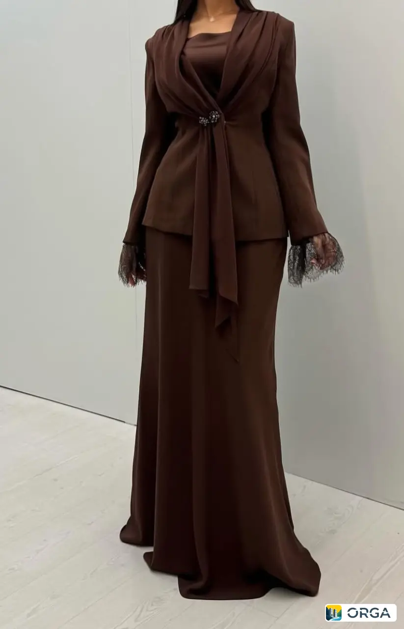 Продам костюм оригинал, размер 48, надевала один раз