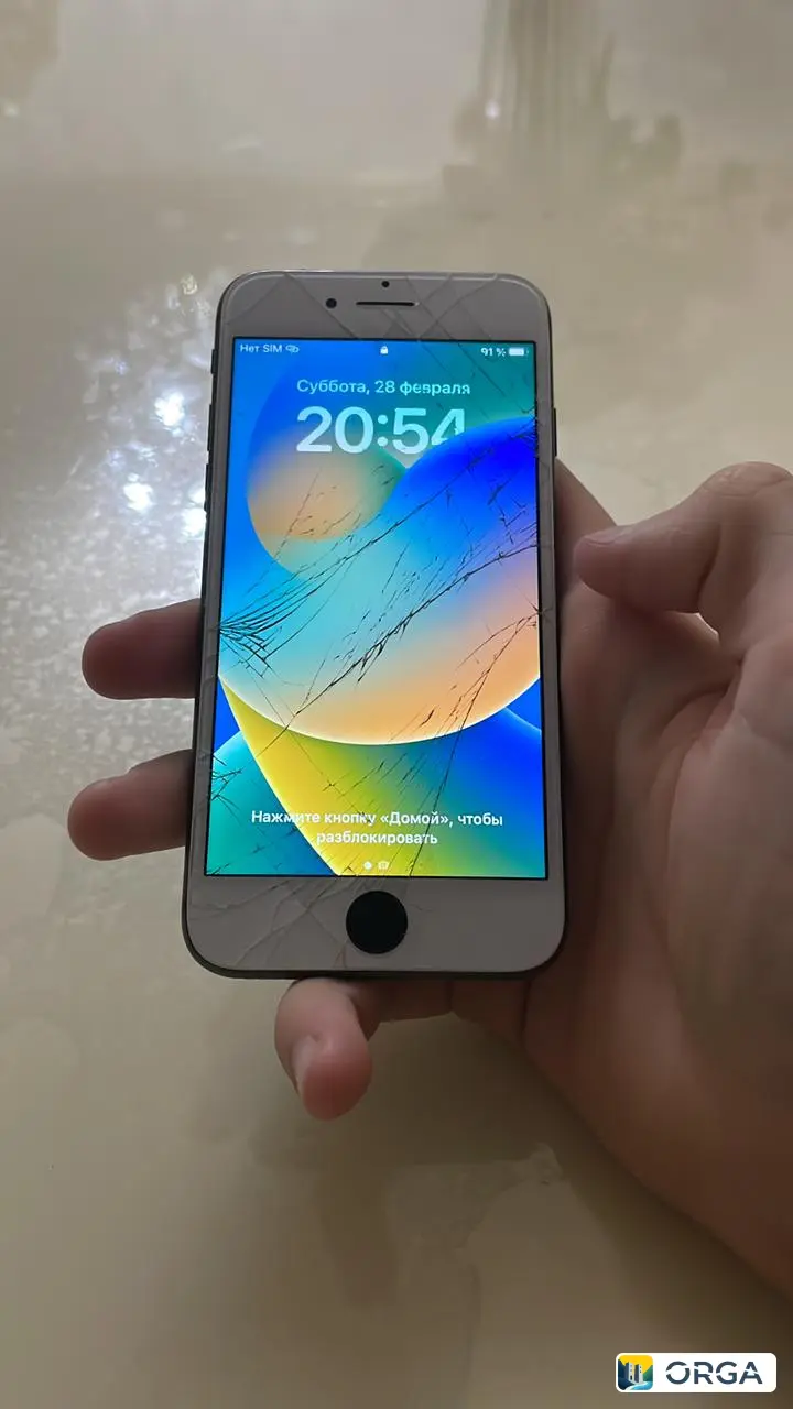 Продам iPhone 8 64 Гб, смена экрана, без отпечатка, с коробкой