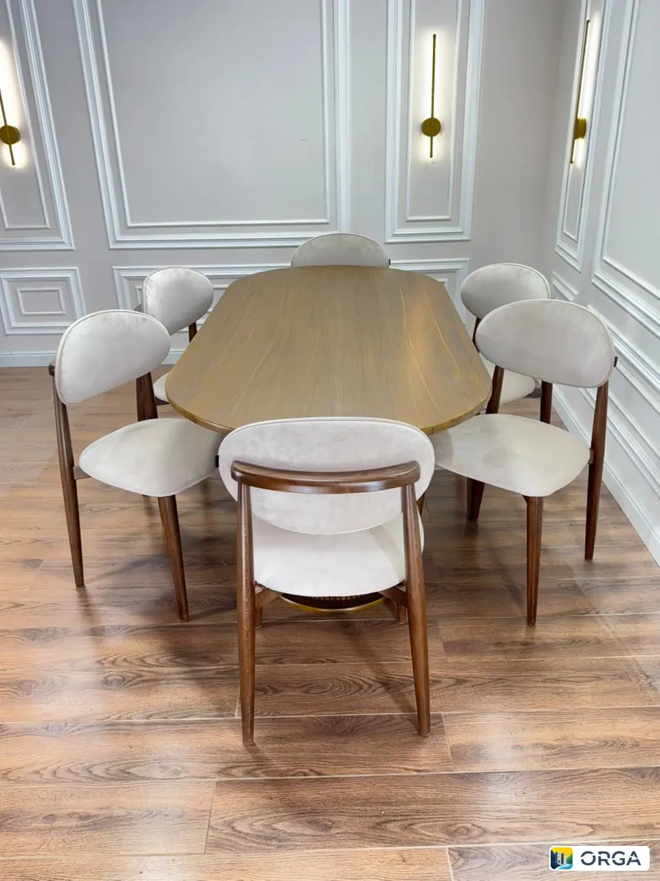 Стол «Половина» и стулья «Сканди»