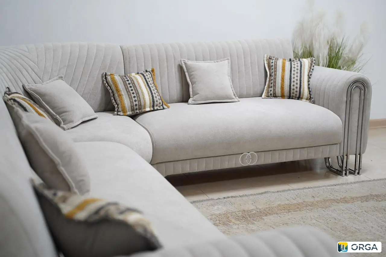 Диван Gucci, длина 325/280, откидная спинка, цена 120.000р