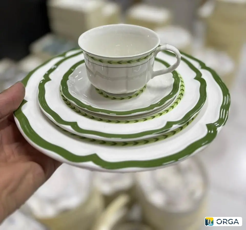 Новый сервиз на 6 персон, 39 предметов