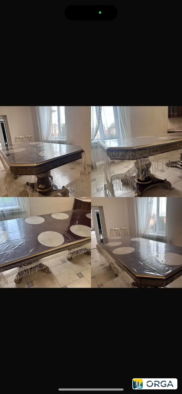 Стол с скатертью