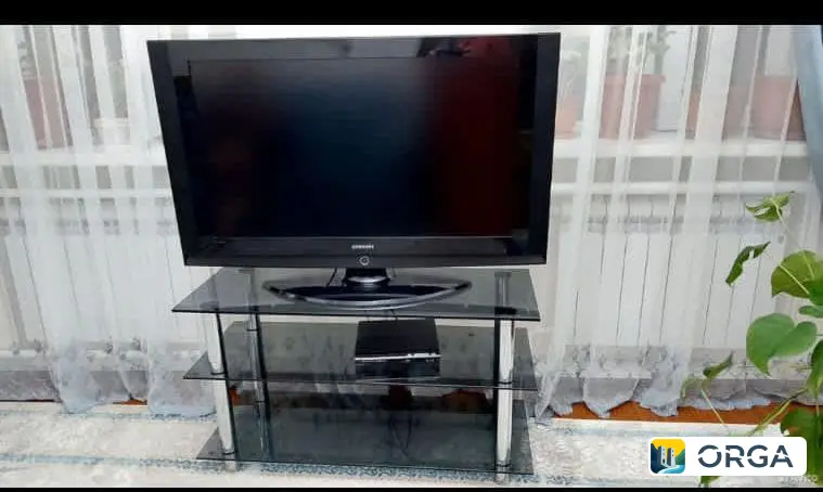 Телевизор с подставкой