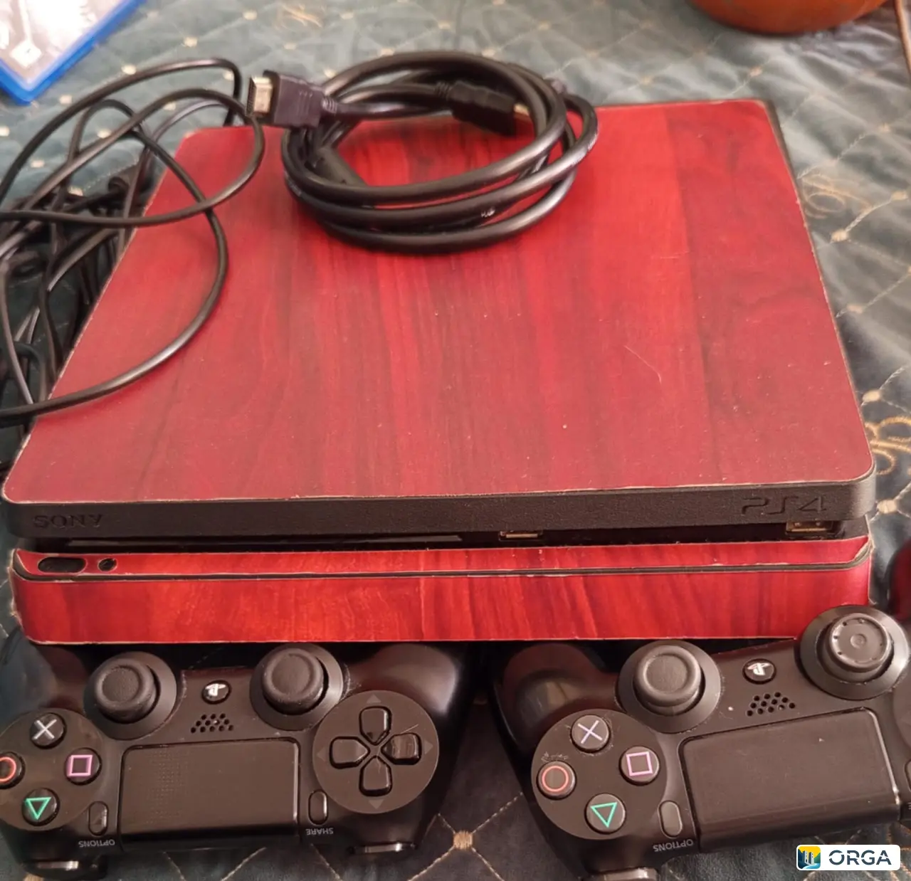 Продаётся игровая приставка PlayStation 4