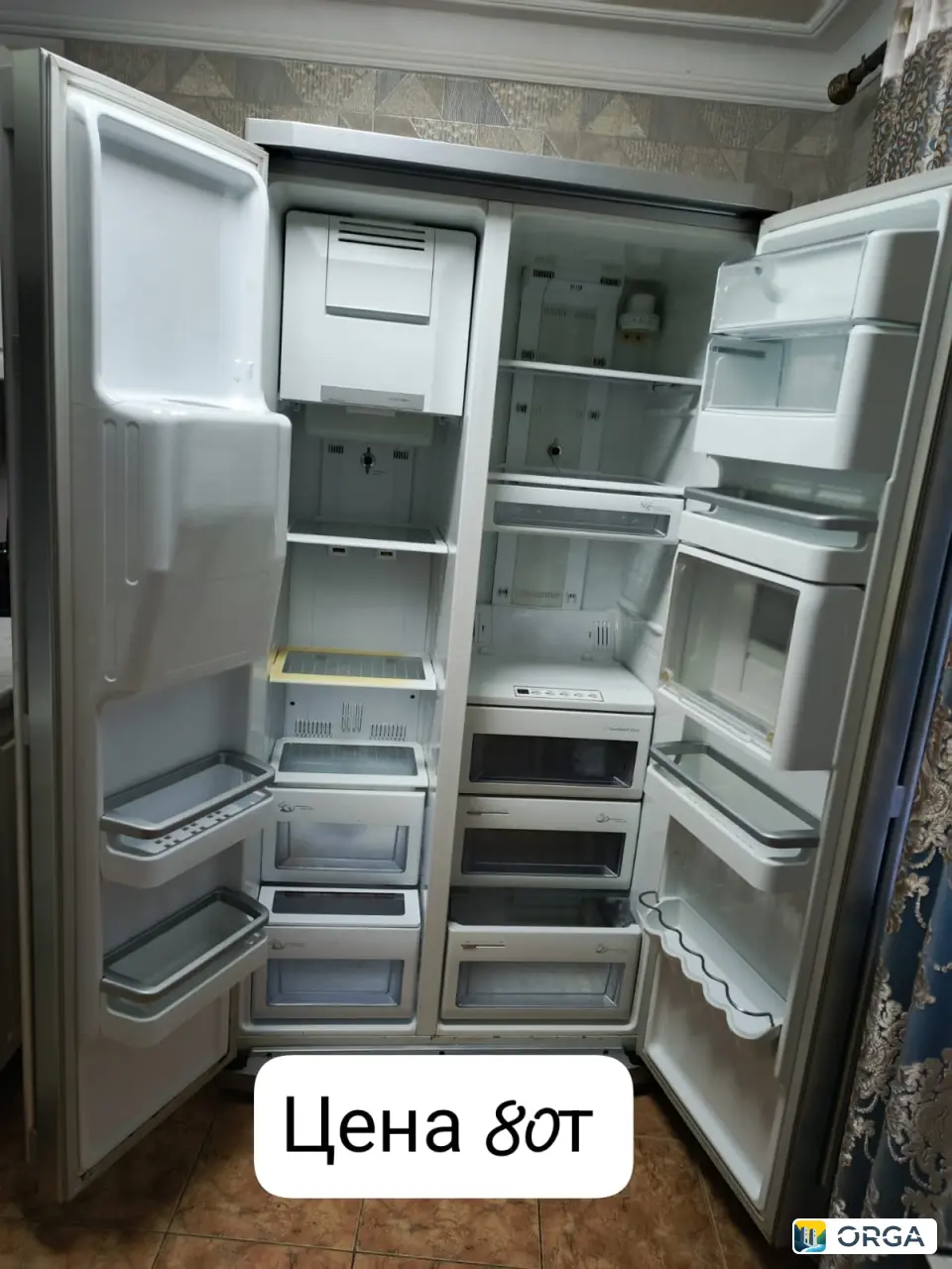 Холодильник с ледогенератором