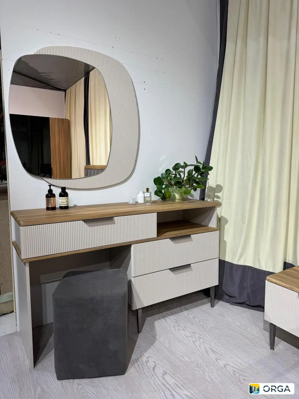 Спальный гарнитур «Сиена» 6дв, цвет Орех/сатин, с подсветкой, 120.000₽