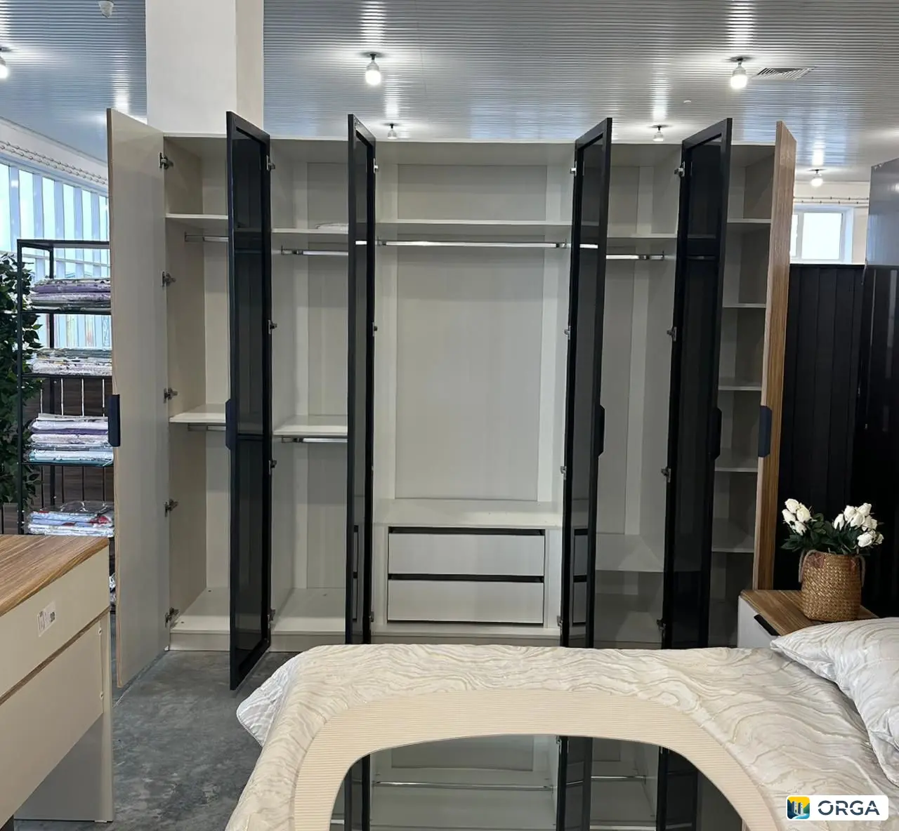 Спальный гарнитур «Сиена» 6дв, цвет Орех/сатин, с подсветкой, 120.000₽