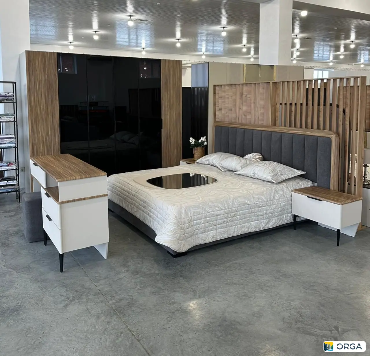 Спальный гарнитур «Сиена» 6дв, цвет Орех/сатин, с подсветкой, 120.000₽