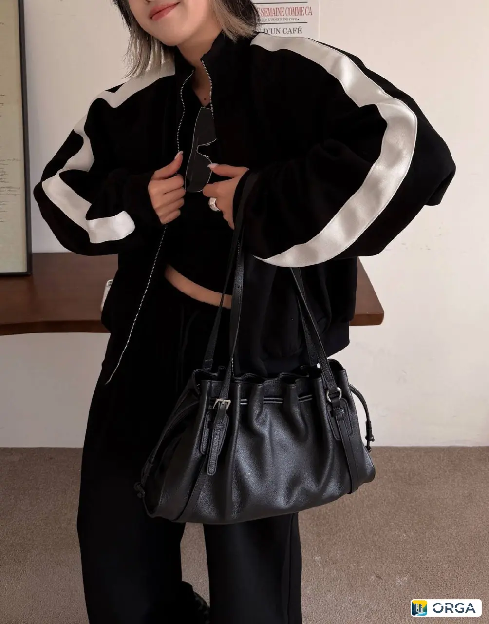 Сумка из натуральной кожи 40x20 см с плечевыми ремешками