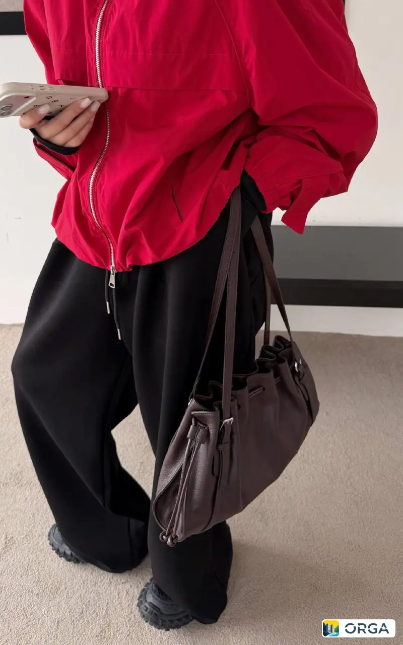 Сумка из натуральной кожи 40x20 см с плечевыми ремешками