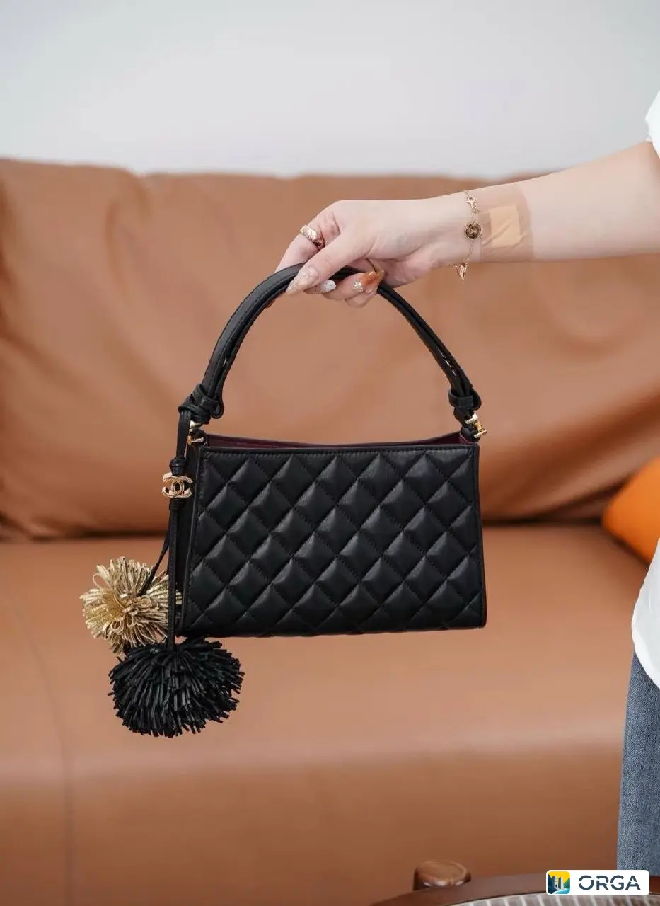 Сумки Moschino, Chanel