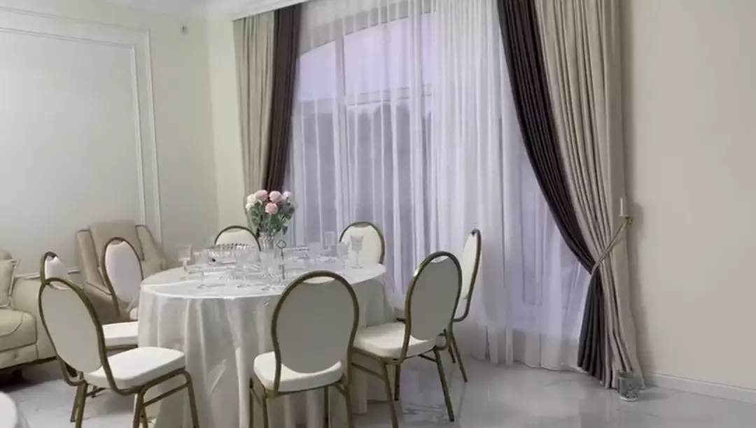 стол и стулья