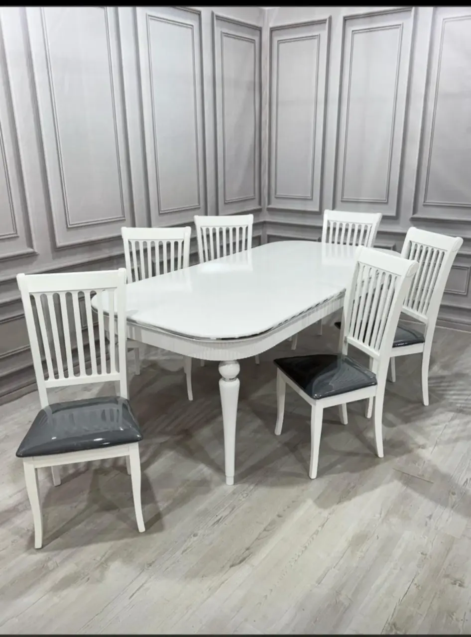 стол и стулья