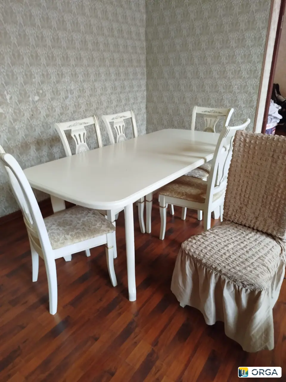 Обеденный стол и 6 стульев в идеальном состоянии