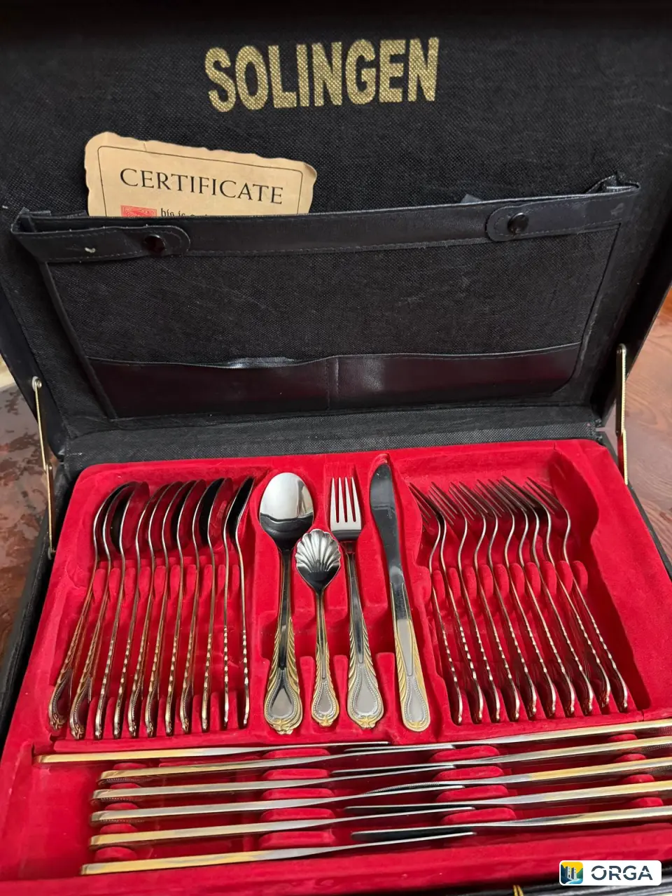 Набор столовых принадлежностей на 12 персон