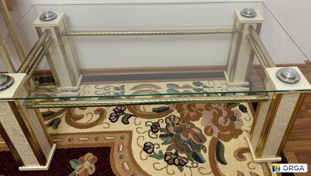 Продаю стол, размер 120x70 см