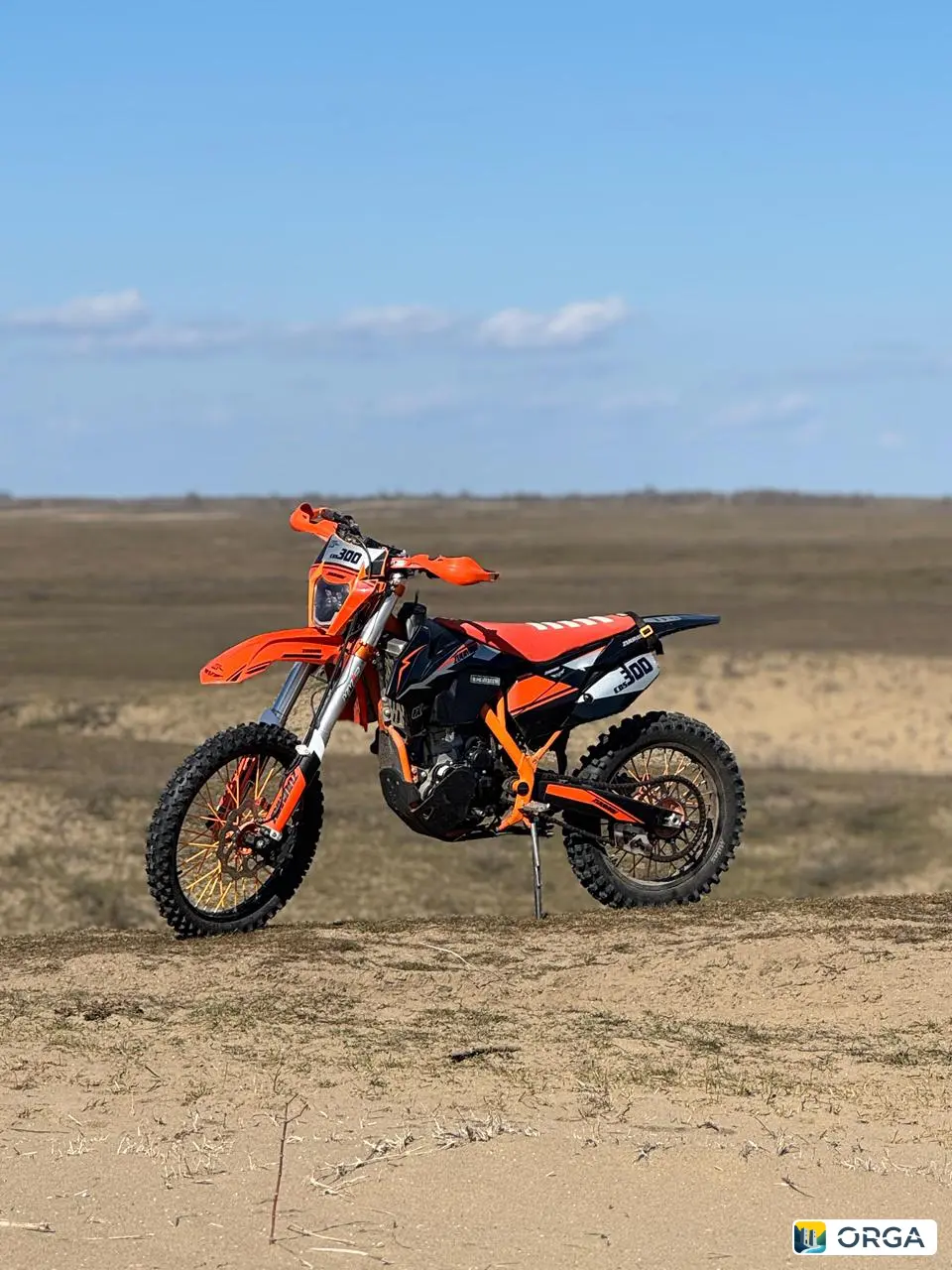 Мотоцикл эндуро, 2600 км, 165 000 руб.