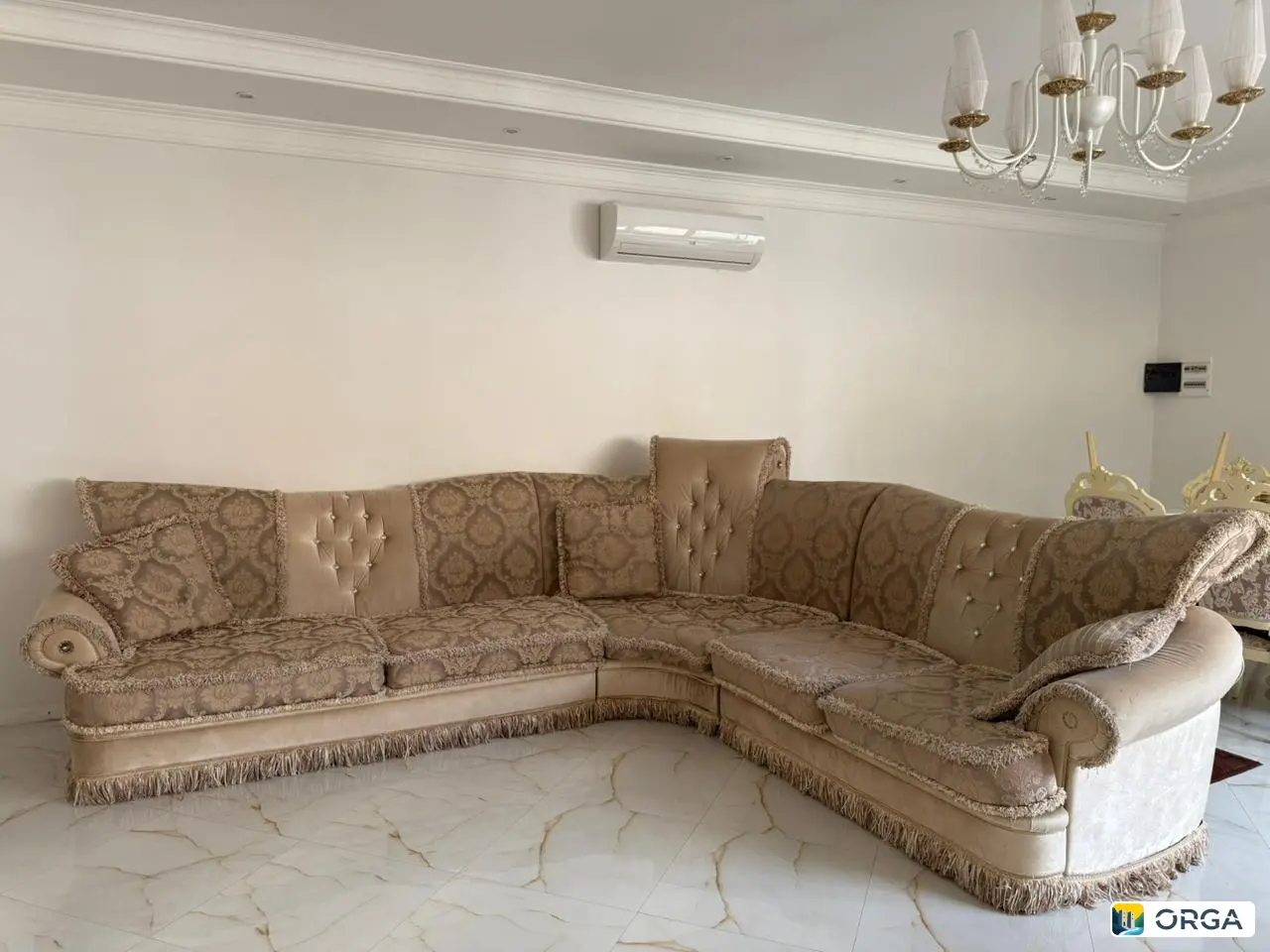 Продается угловой диван, в хорошем состоянии