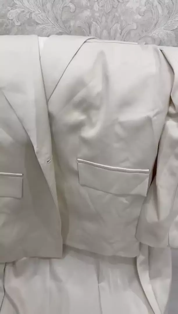 Женский костюм