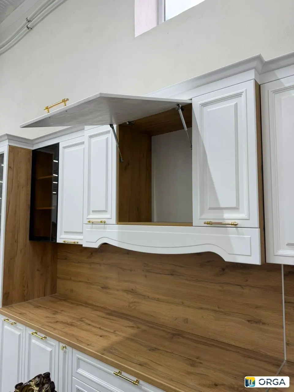 Кухня Лия угловая, габариты 450/210 и 430/230 см, высота 240 см, фасад 19 мм, цена 156000 руб