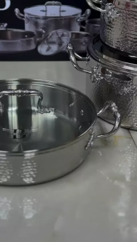 набор кастрюлей