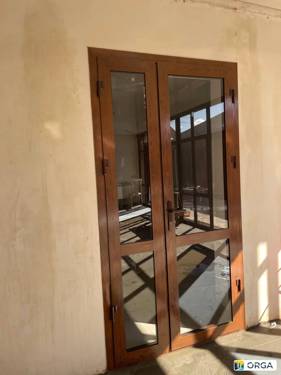 Алюминиевая дверь 2.10x1.10