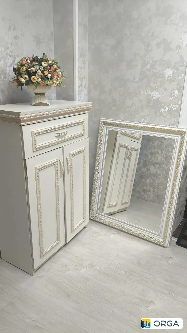 Обувница и зеркала